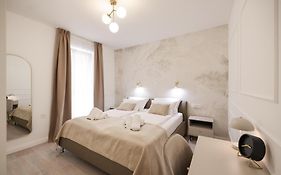 De Clave Luxury Apartment